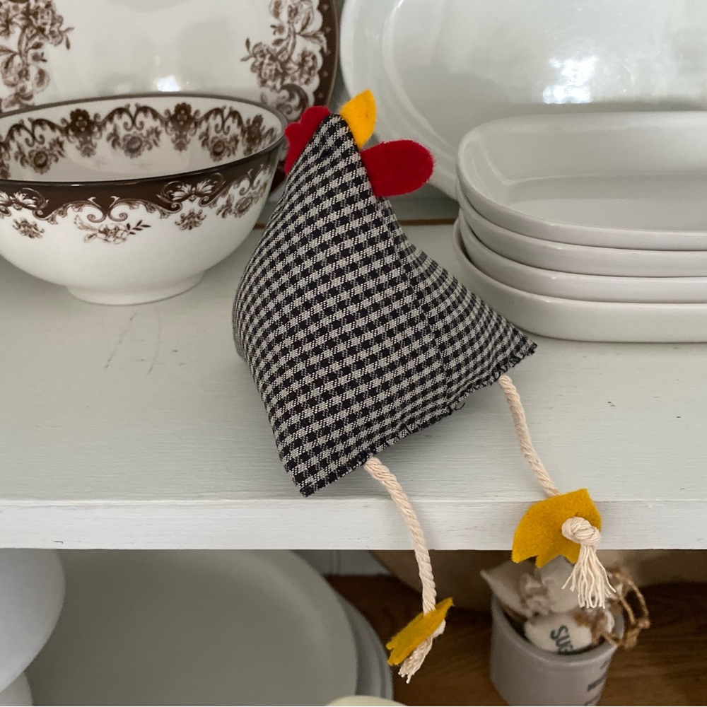 Handcrafted fabric chicken - Picture 2 of 3